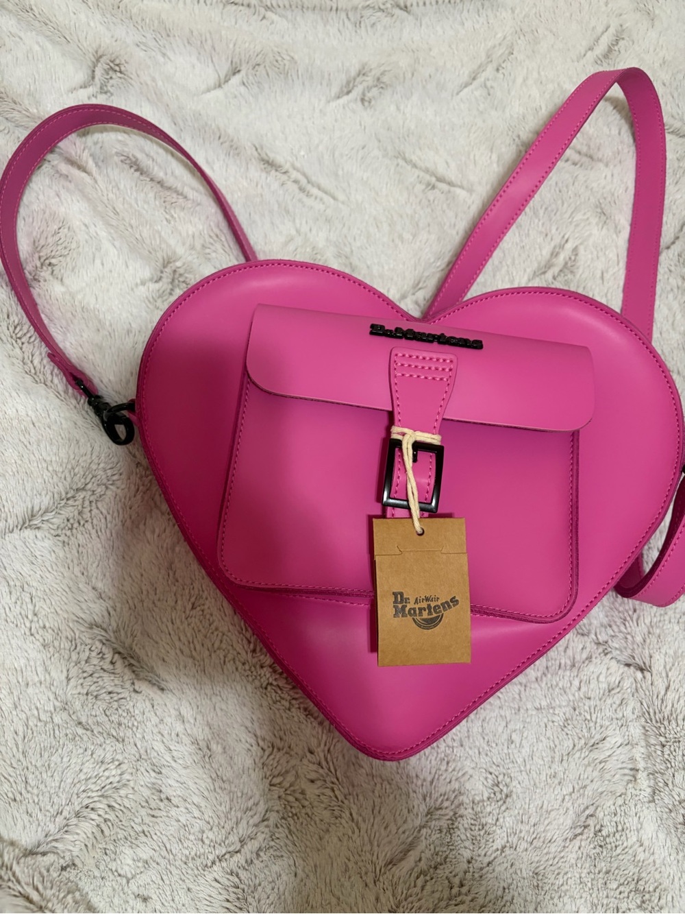 Dr.Martens Kiev Leather Heart Backpack - Picture 6 of 7